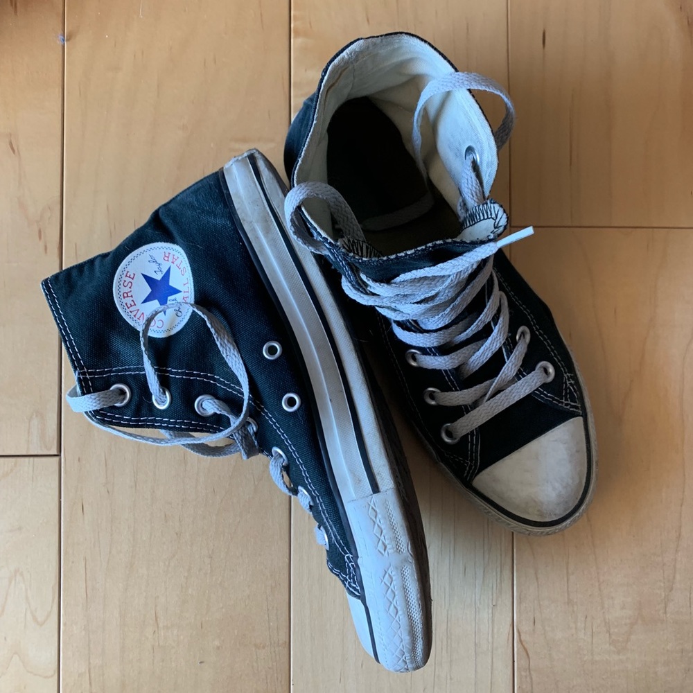 Black high top converse chuck taylors